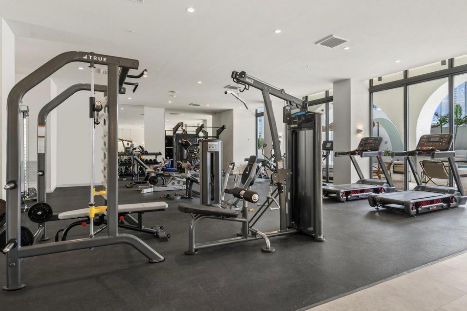 Blueground Edgewater Pool Ac Balcony Gym Mia-111