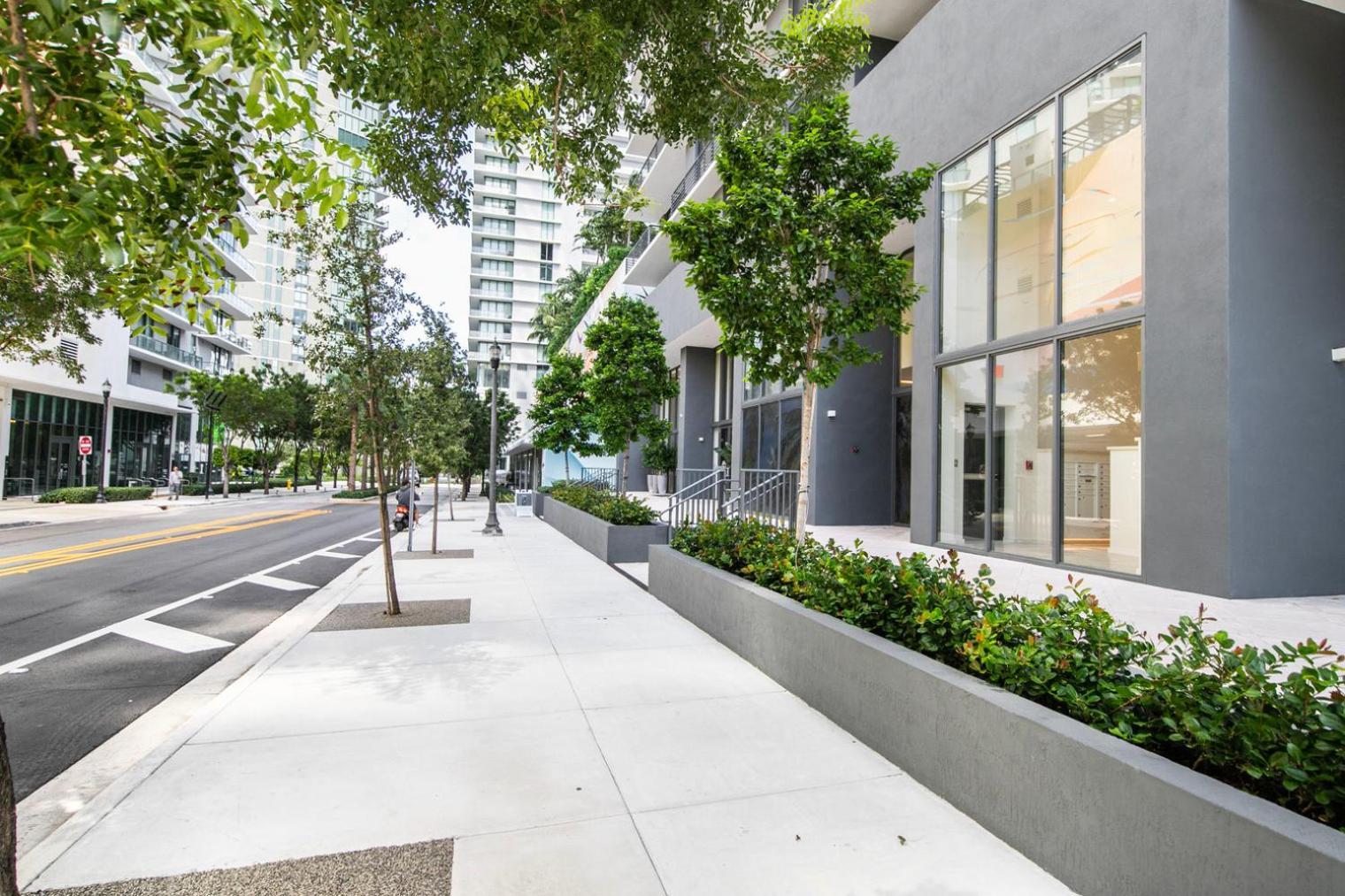 Blueground Edgewater Pool Ac Balcony Gym Mia-111 Miami